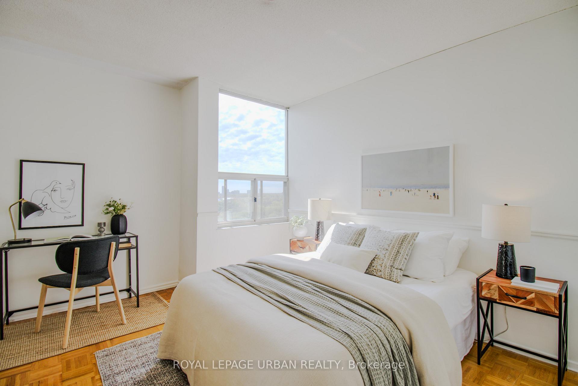 3 Bedrooms Condo at 20 Edgecliff, Toronto For sale