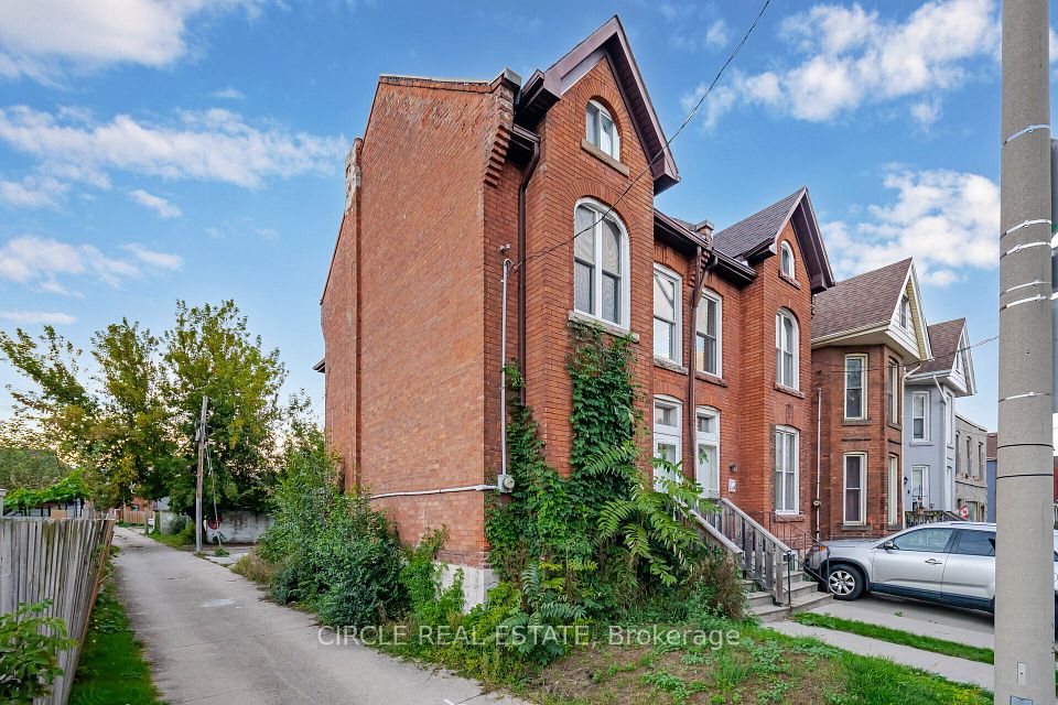 31 Wentworth Street, Hamilton, ON L8L 5V2
