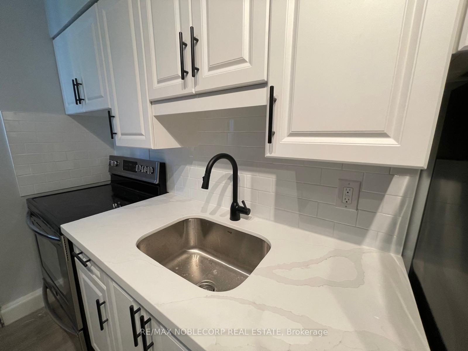 1 Bedroom Condo at 5 Applewood, Hamilton For sale