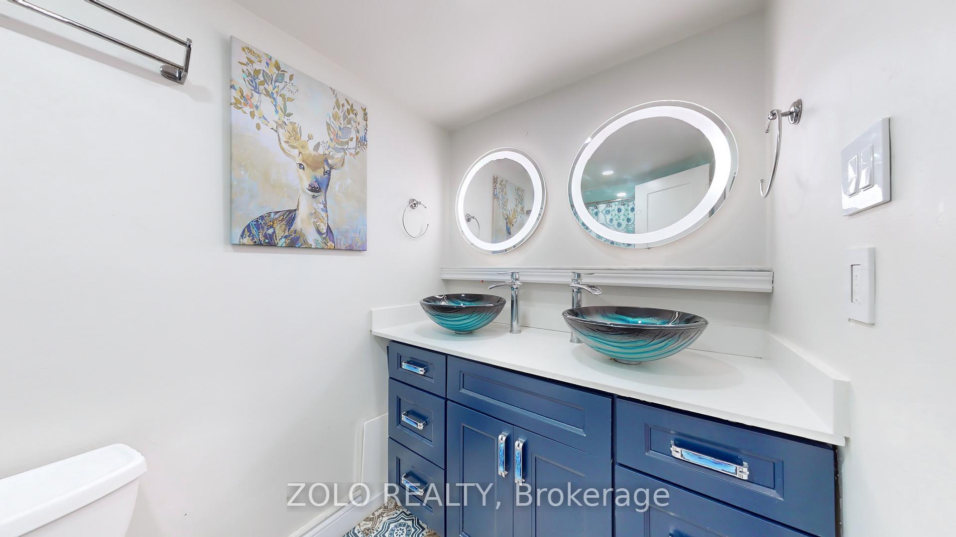 4 Bedrooms Condo at 627 The West Mall, Toronto For sale