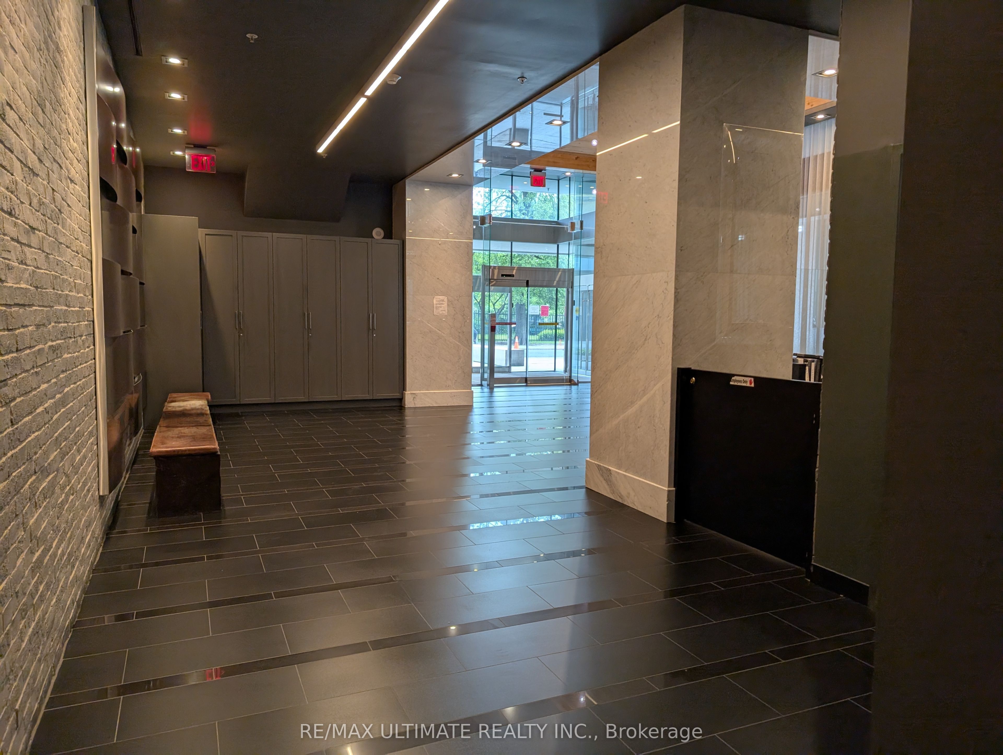 210 Simcoe Street, #611