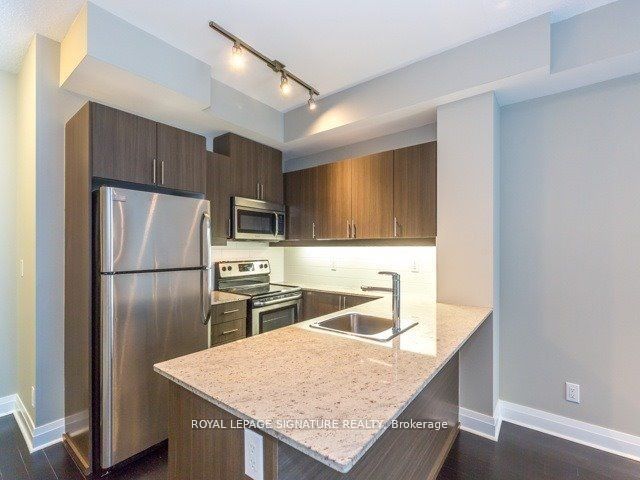 17 Kenaston Gardens, #402