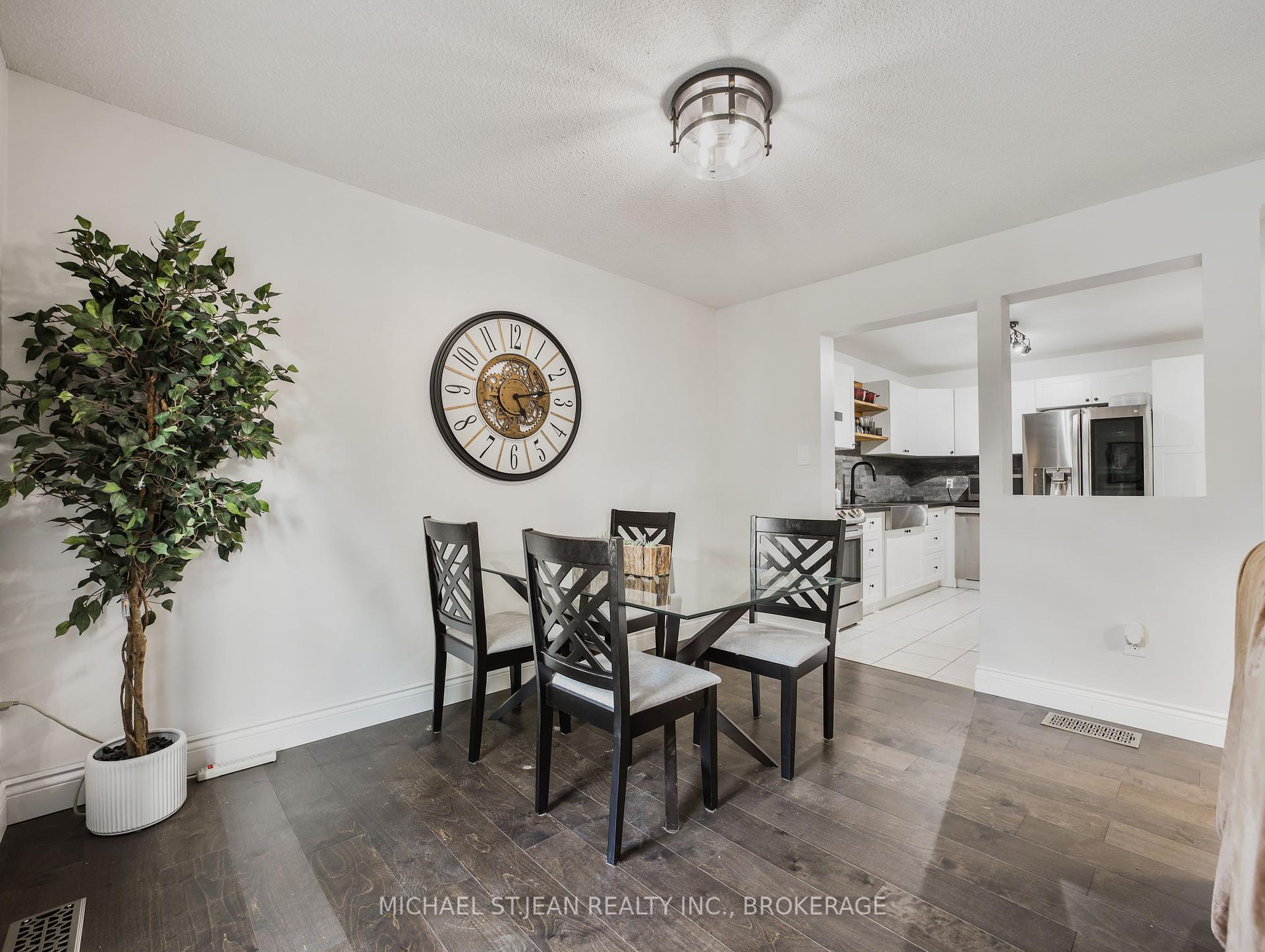 3 Bedrooms Condo at 1889 Upper Wentworth, Hamilton For sale
