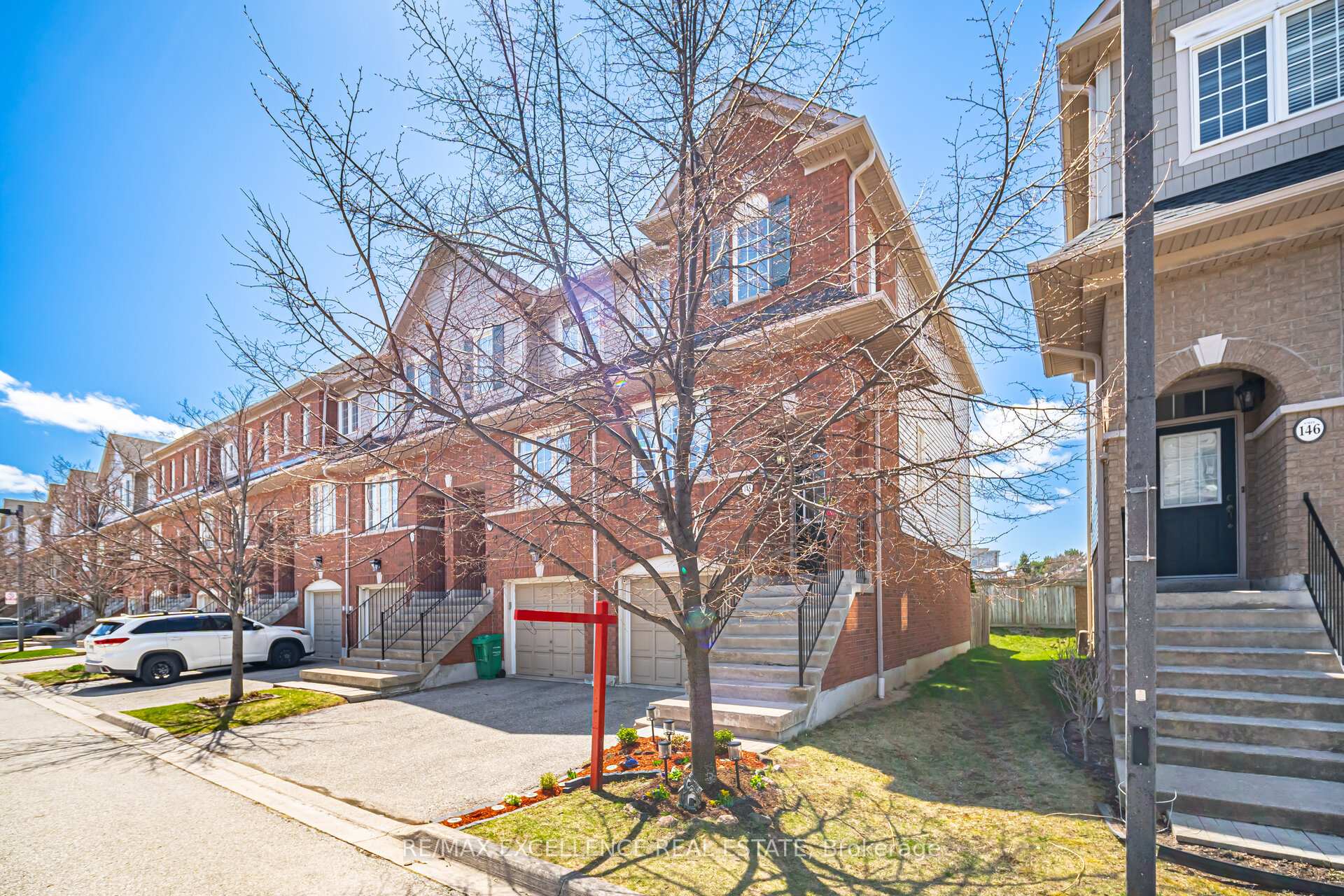 3 Bedrooms Condo at 4950 Albina, Mississauga For sale