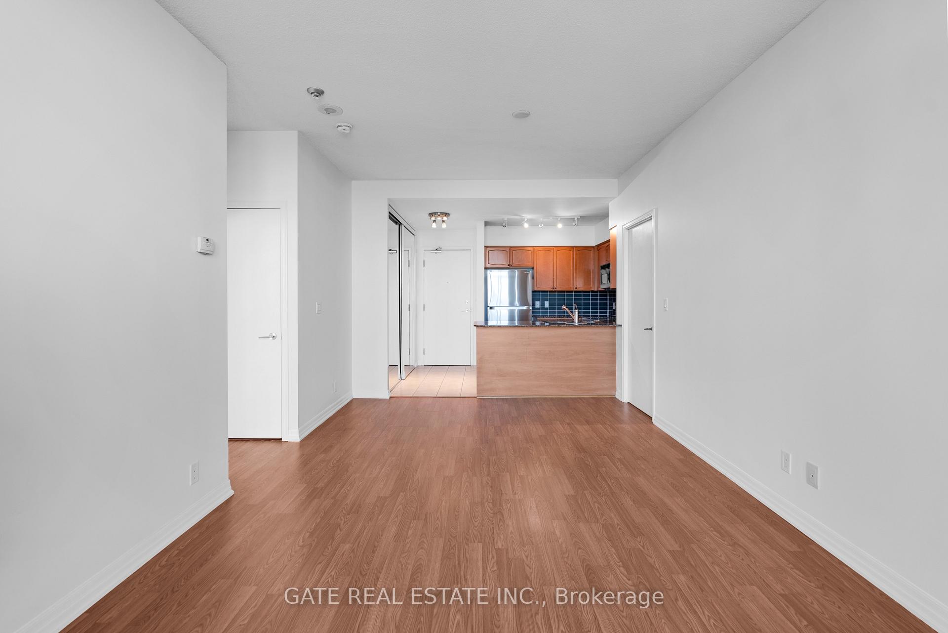 2 Bedrooms Condo at 38 Fontenay, Toronto For sale