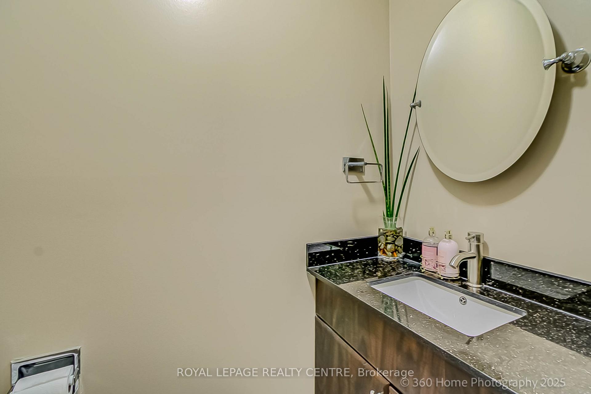 3 Bedrooms Condo at 5878 Montevideo, Mississauga For sale