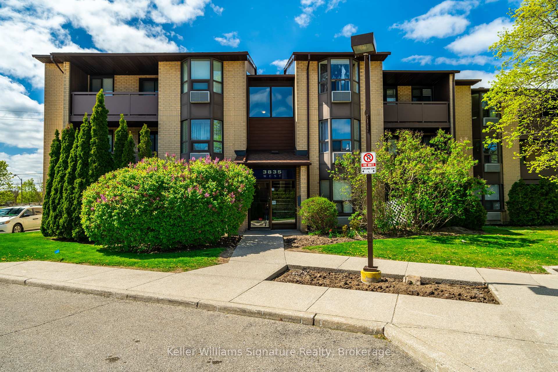 3 Bedrooms Condo at 3835 Lake Shore, Toronto For sale