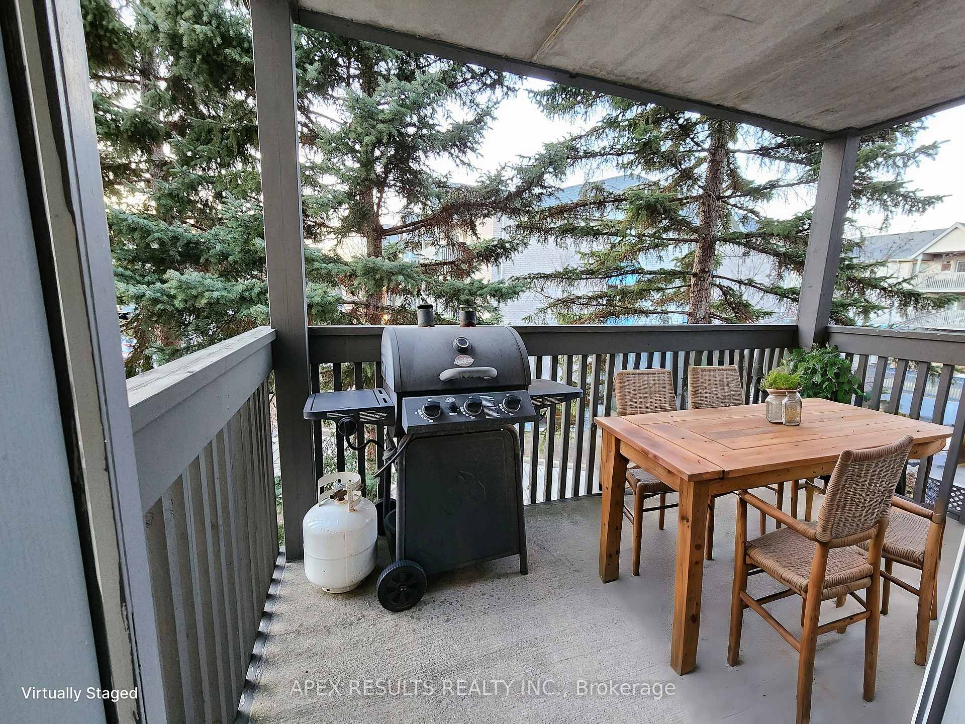 2 Bedrooms Condo at 2020 Cleaver, Burlington For sale