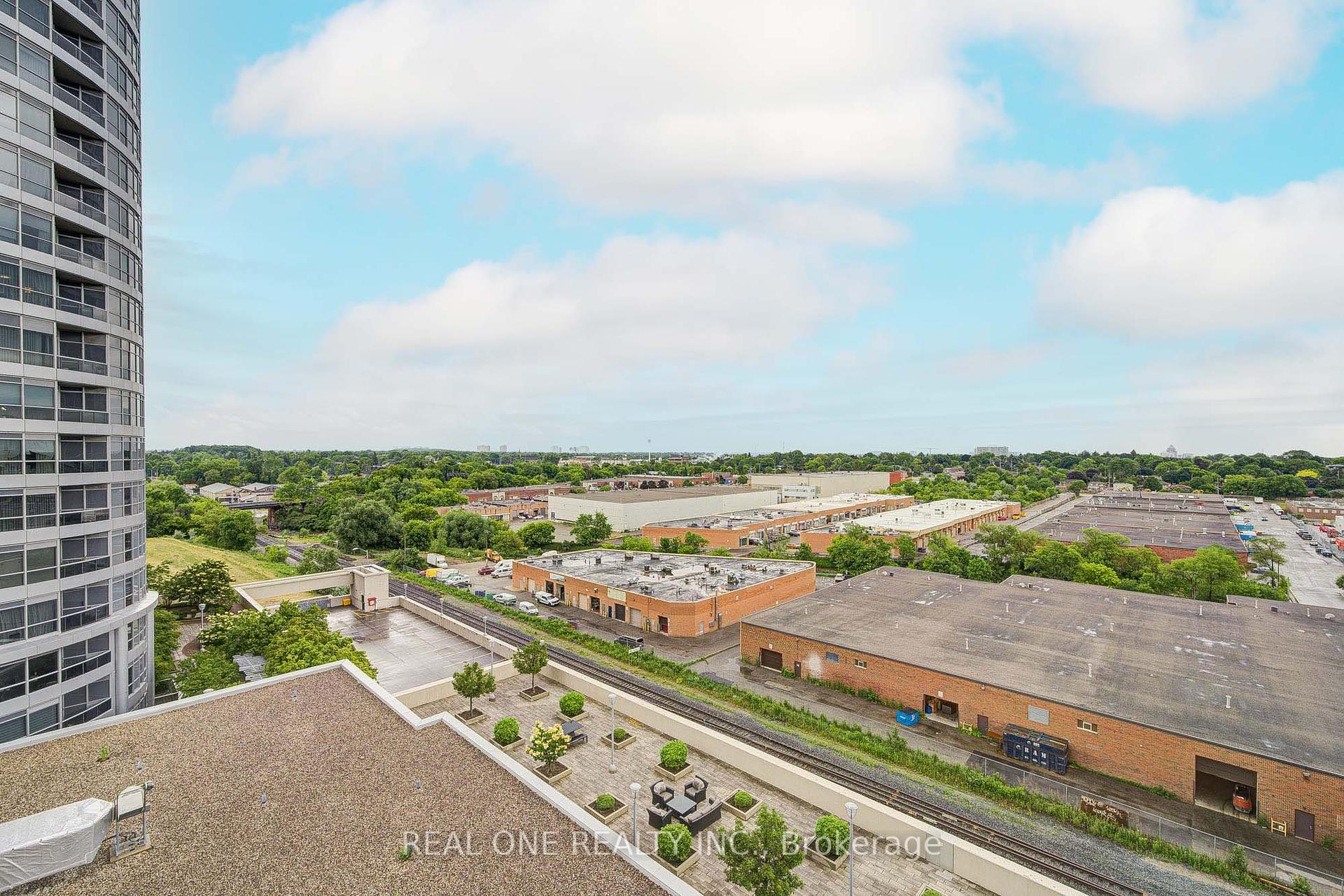 3 Bedrooms Condo at 151 Village Green, Toronto For sale