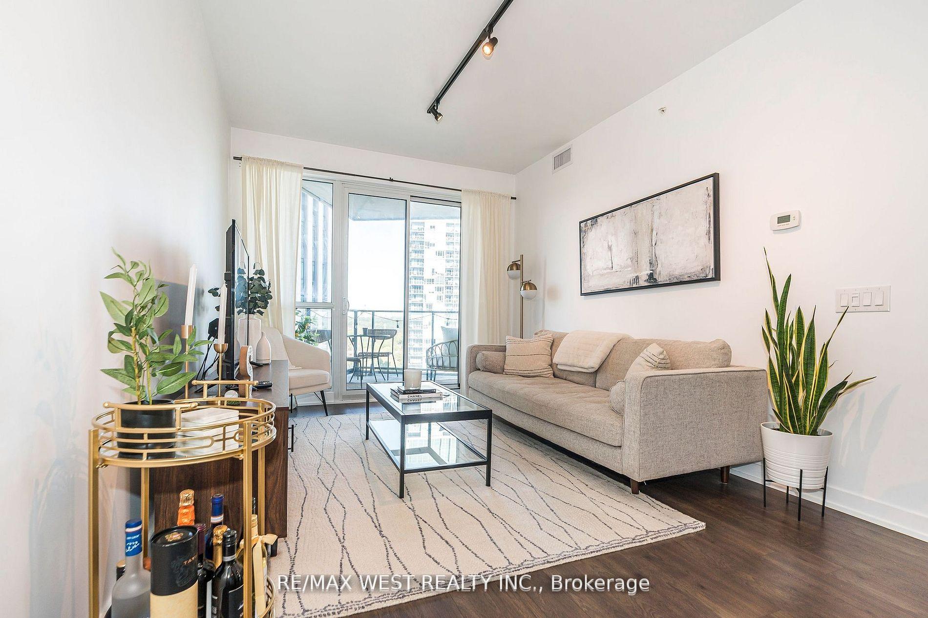 1 Bedroom Condo at 10 Park Lawn, Toronto For sale