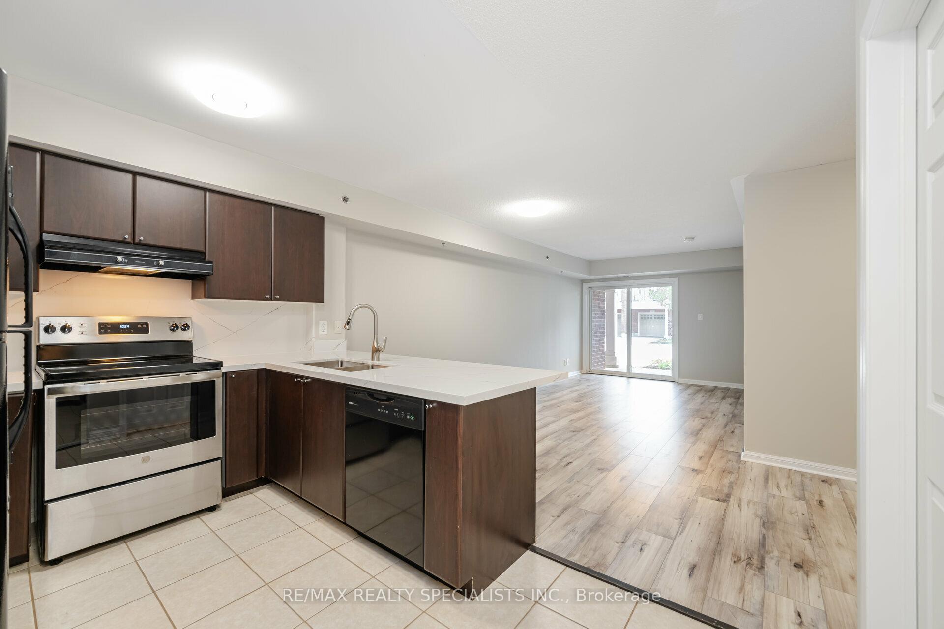 2 Bedrooms Condo at 3070 Rotary, Burlington For sale