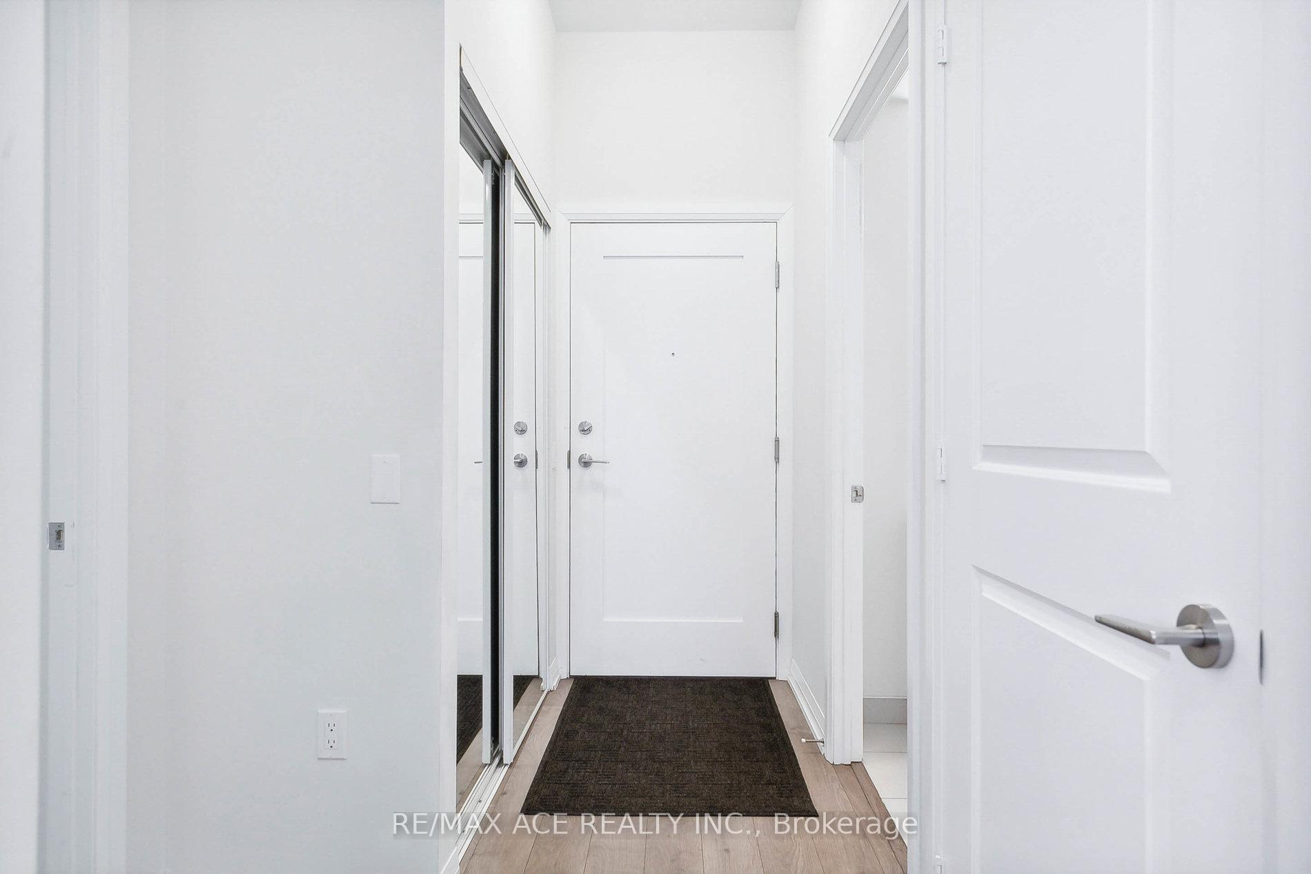 2 Bedrooms Condo at 65 Watergarden, Mississauga For sale