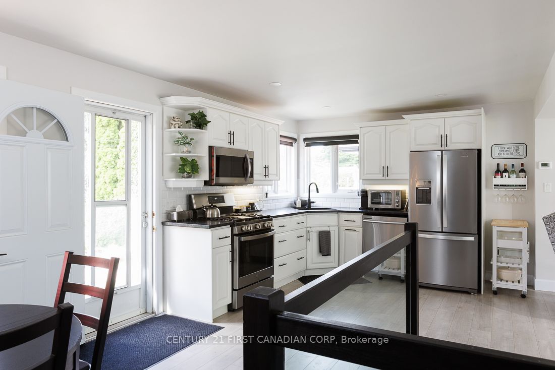 82 Queenston Crescent