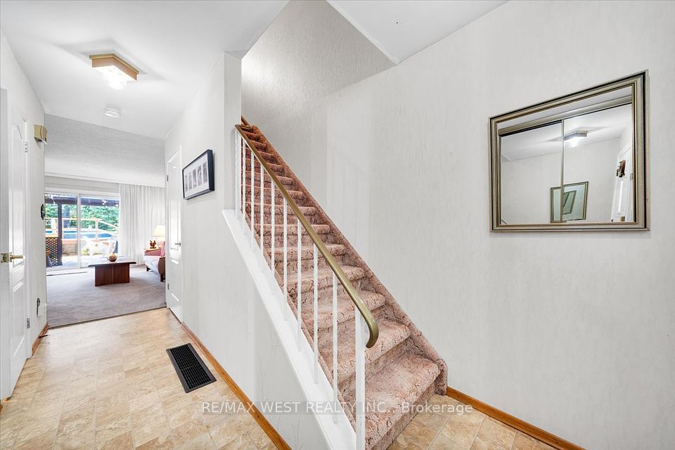 3273 Candela Drive, Mississauga, ON L5A 2V1