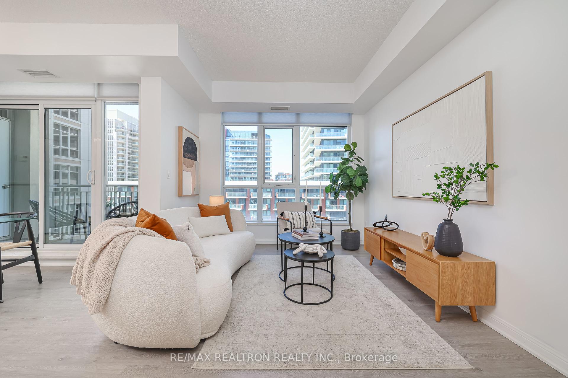 2 Bedrooms Condo at 21 Grand Magazine, Toronto For sale