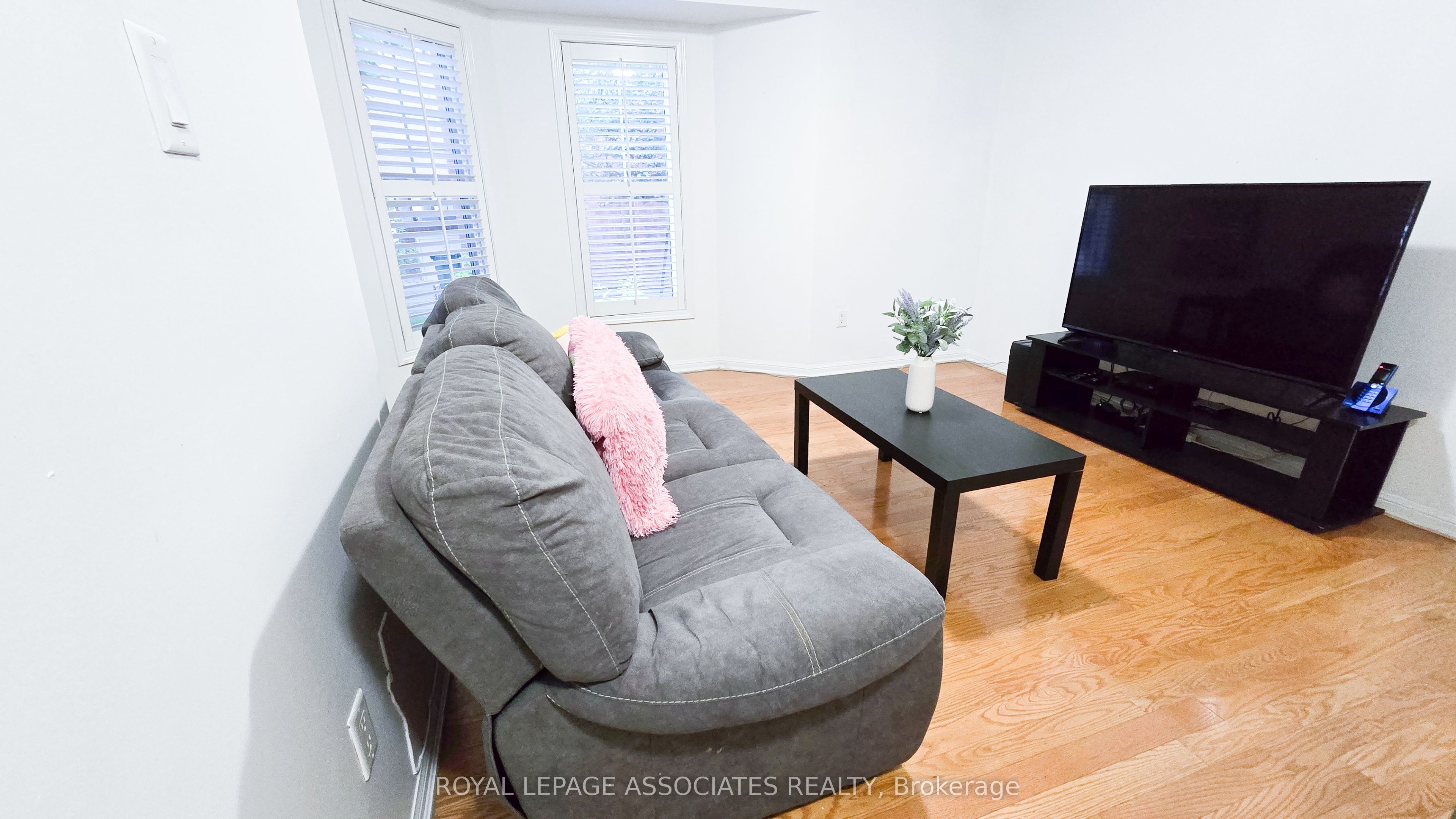 50 Mendelssohn Street, #8