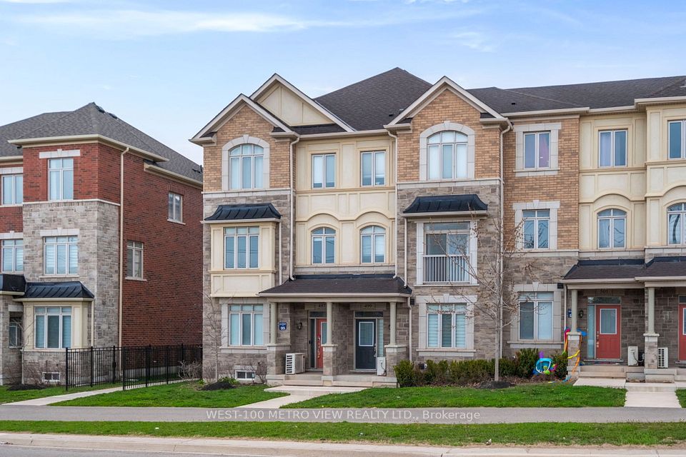 499 Dundas