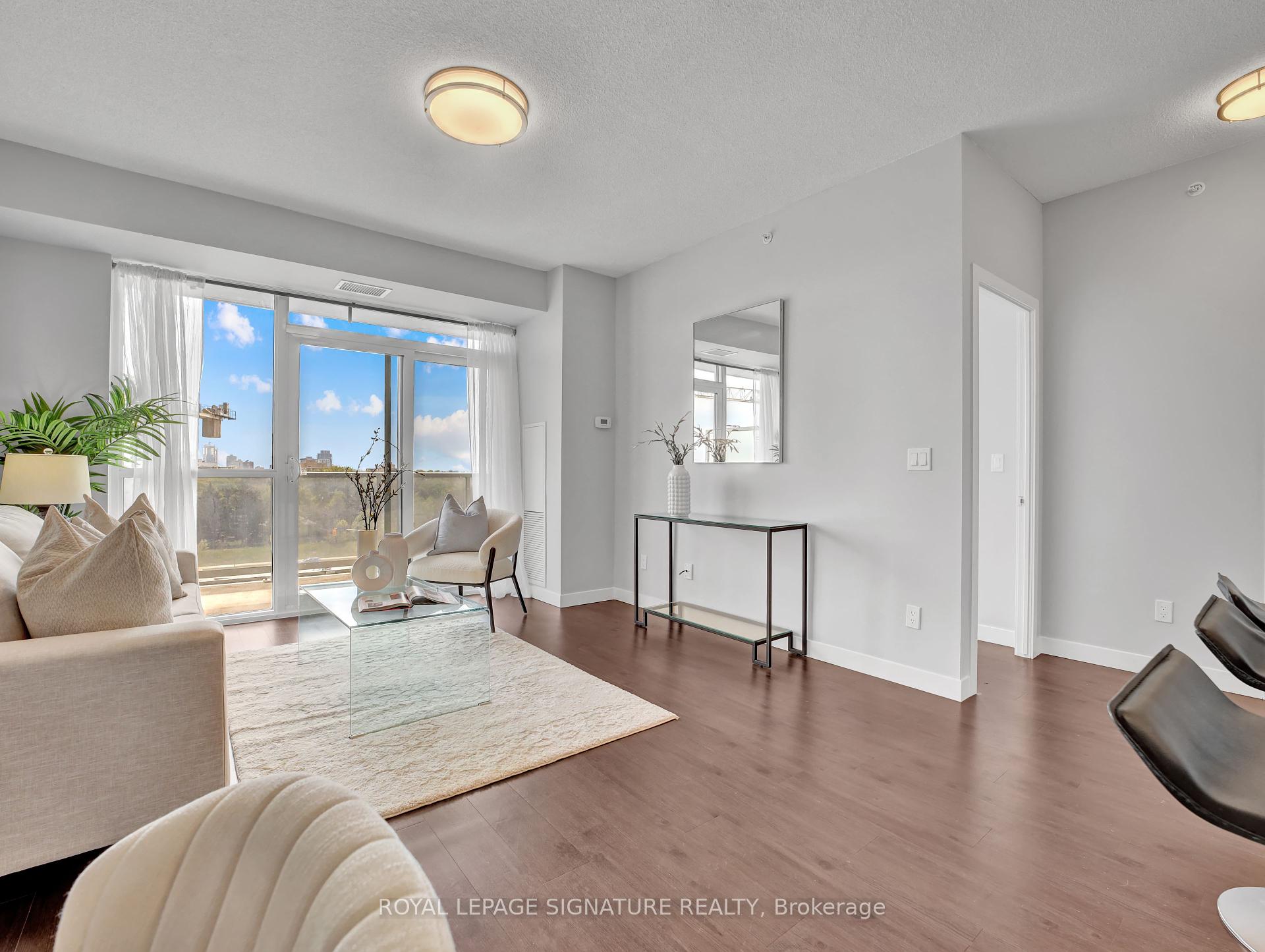2 Bedrooms Condo at 2081 Fairview, Burlington For sale