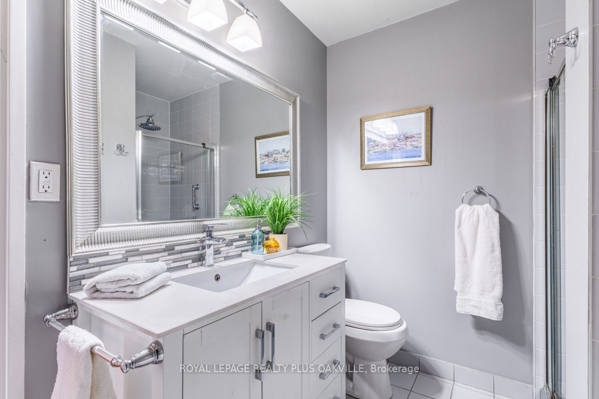 2511 Lakeshore Road W, #517