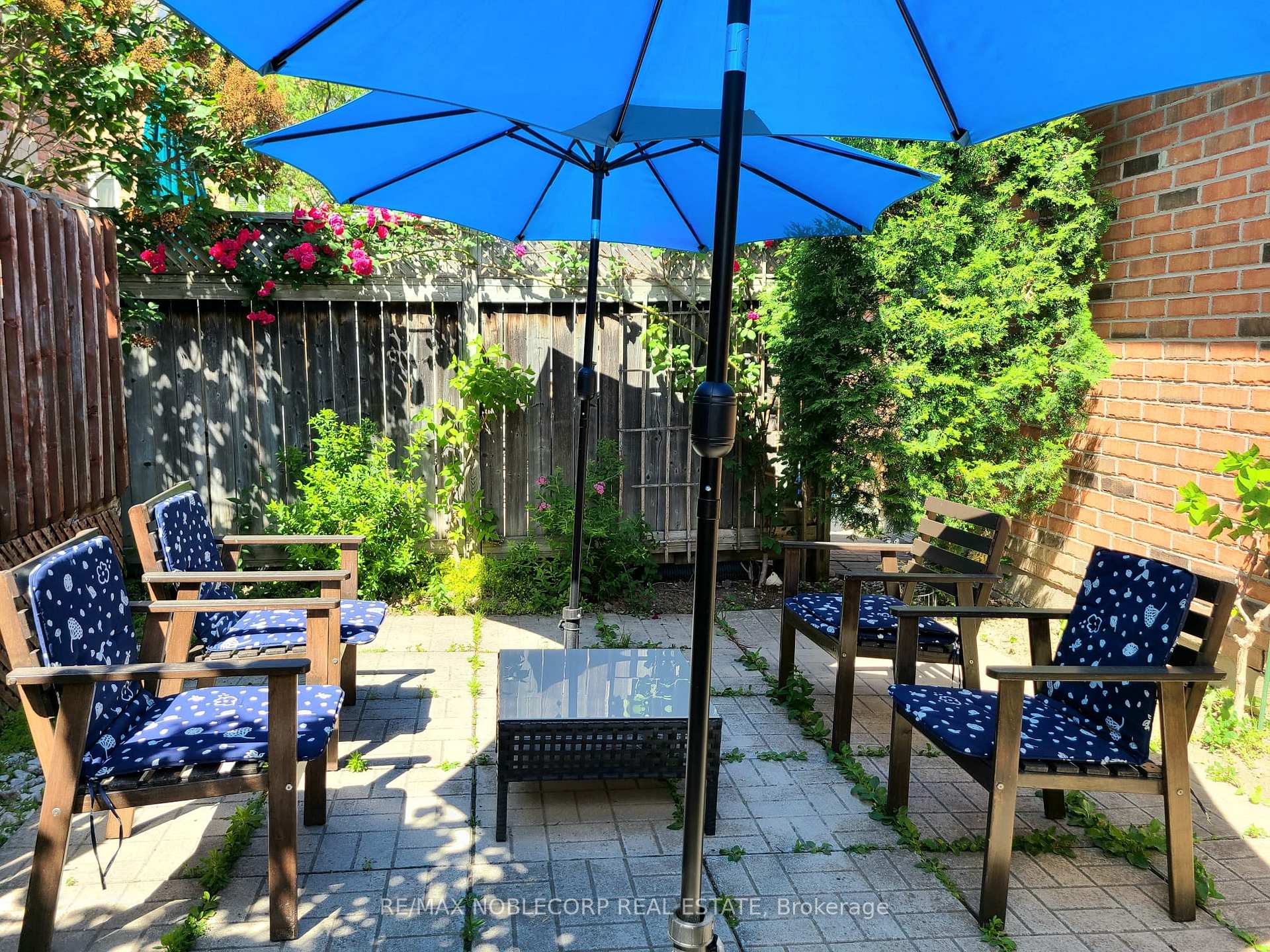4 Bedrooms Condo at 17 Overlea, Toronto For sale