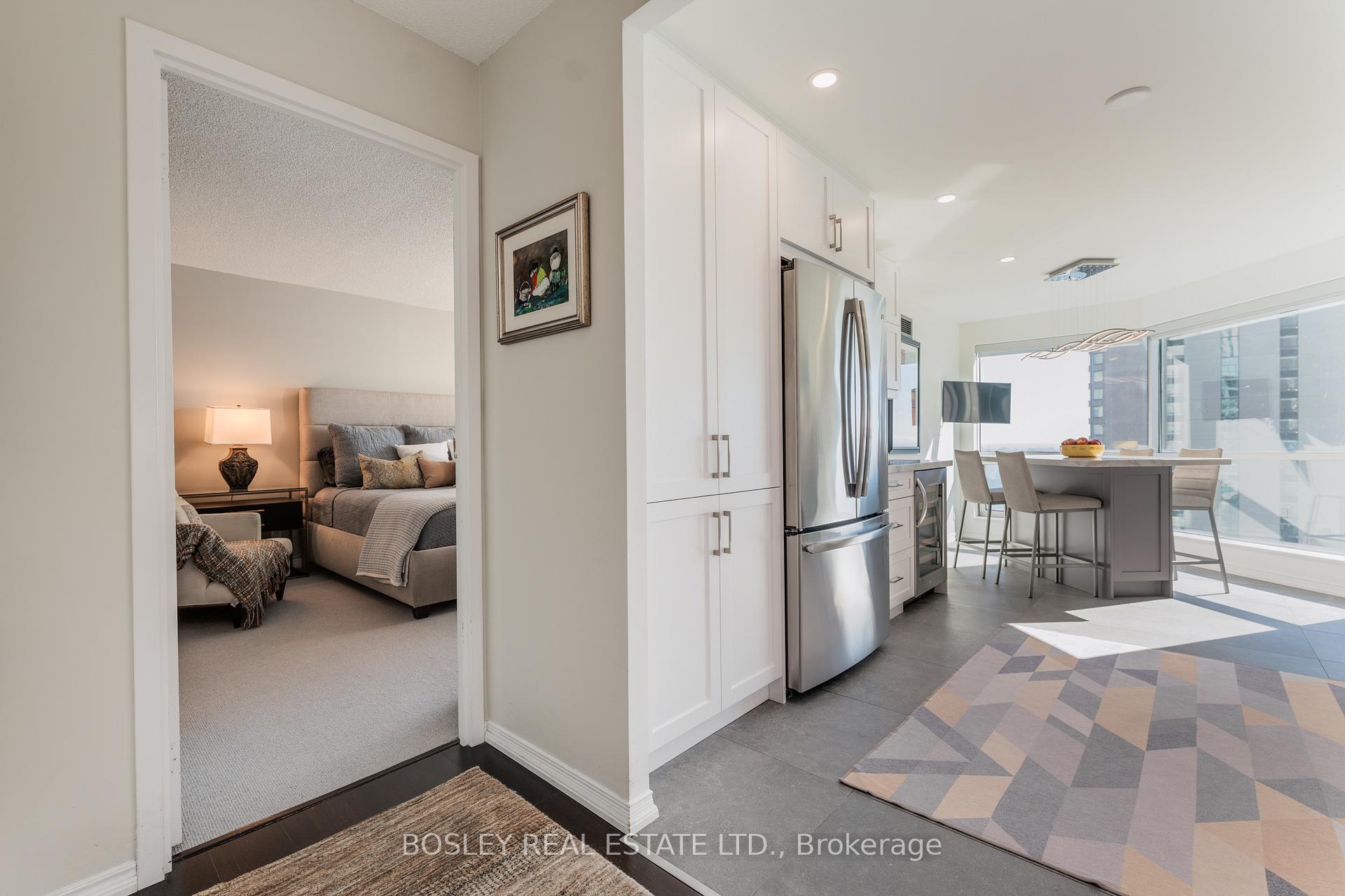 2 Bedrooms Condo at 10 Queens,  Toronto For sale