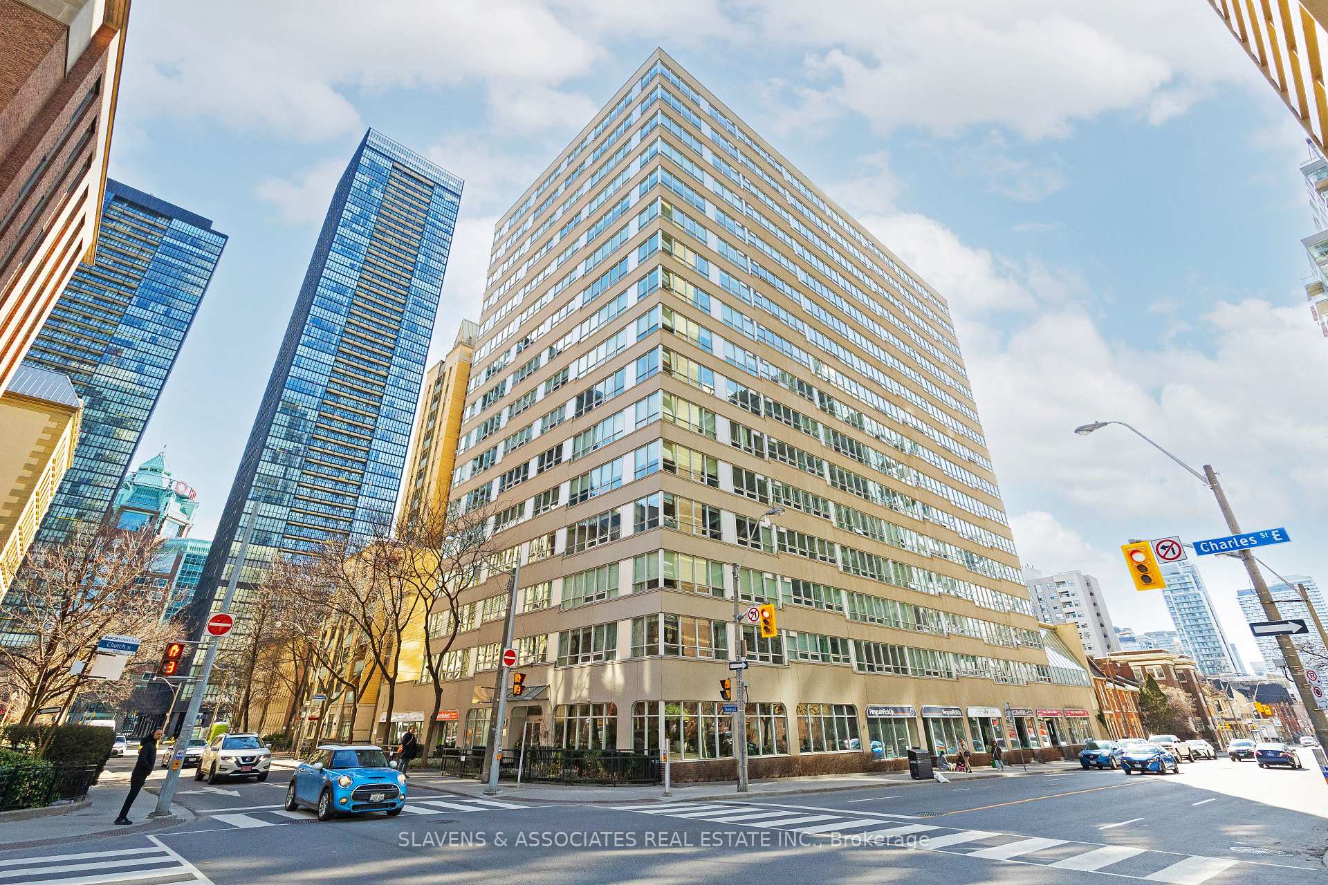 2 Bedrooms Condo at 71 Charles,  Toronto For sale