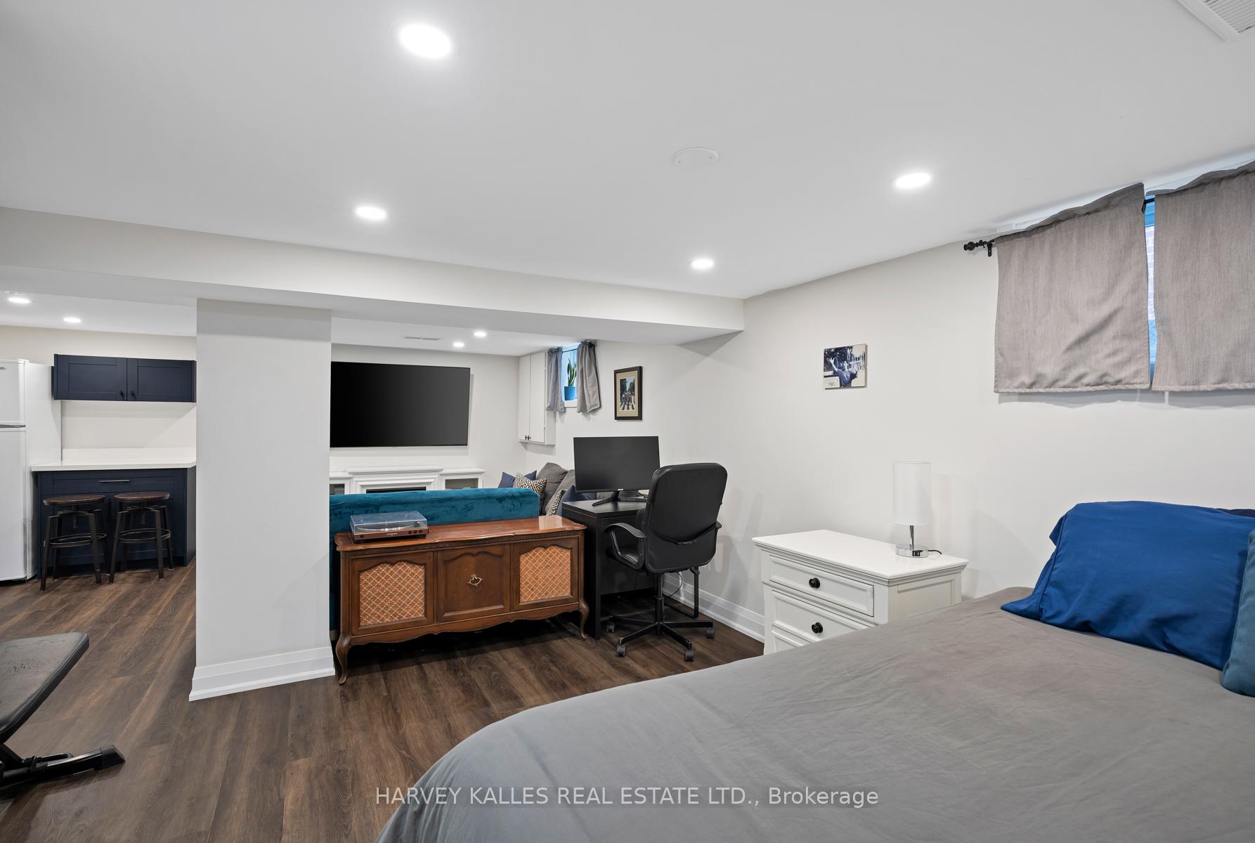 89 Charleswood Drive