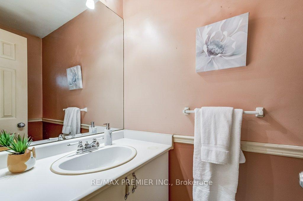 4 Bedrooms Condo at 2670 Battleford, Mississauga For sale
