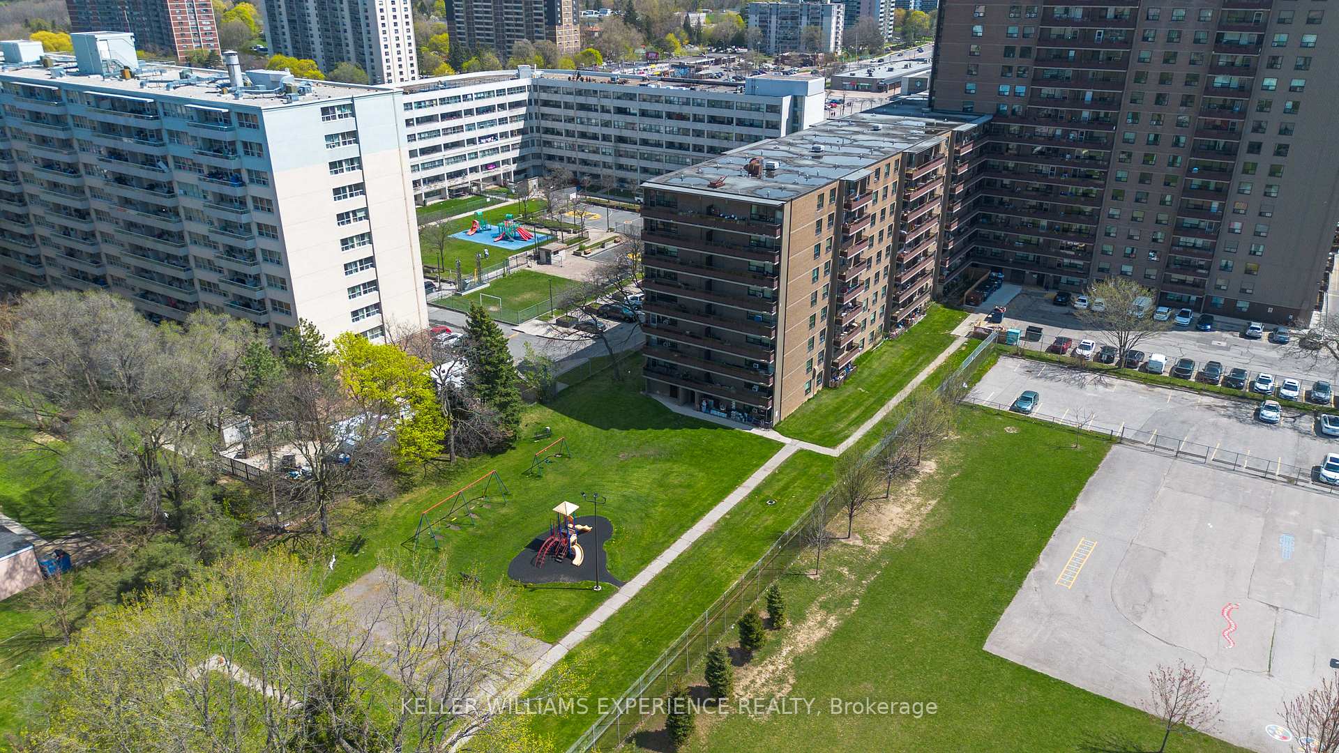 2 Bedrooms Condo at 180 Markham, Toronto For sale