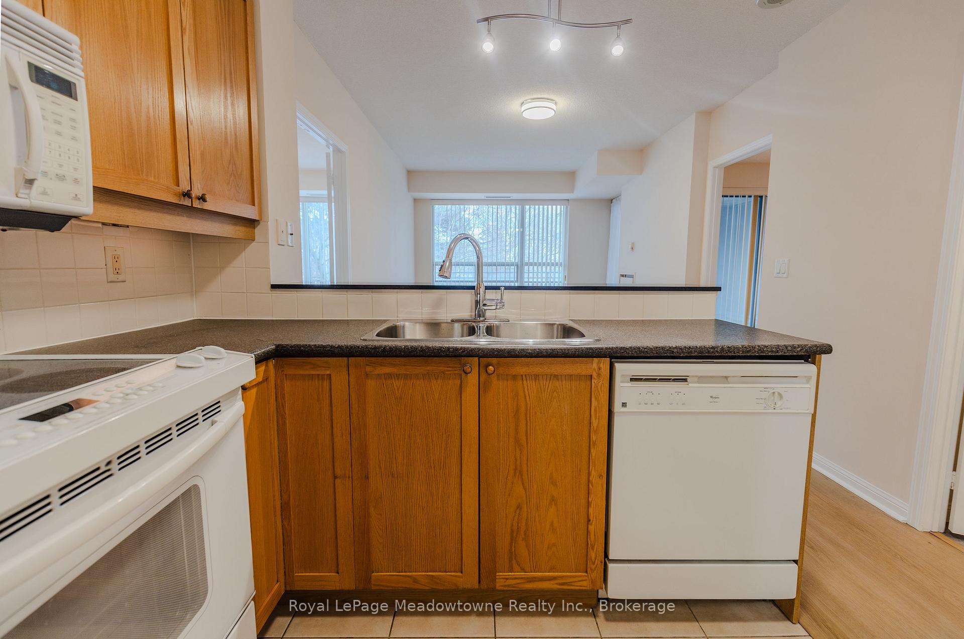 2 Bedrooms Condo at 1801 Bayview, Toronto For sale