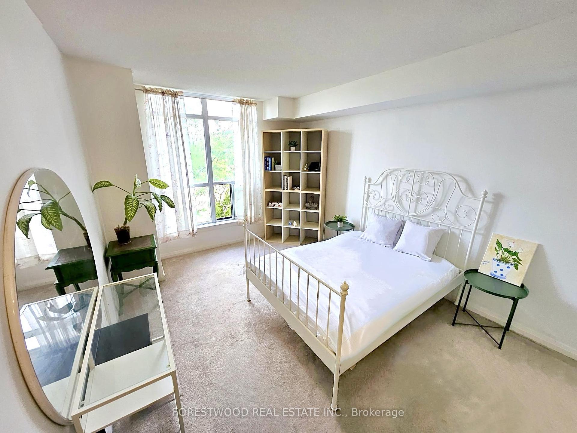 3 Bedrooms Condo at 220 Forum, Mississauga For sale