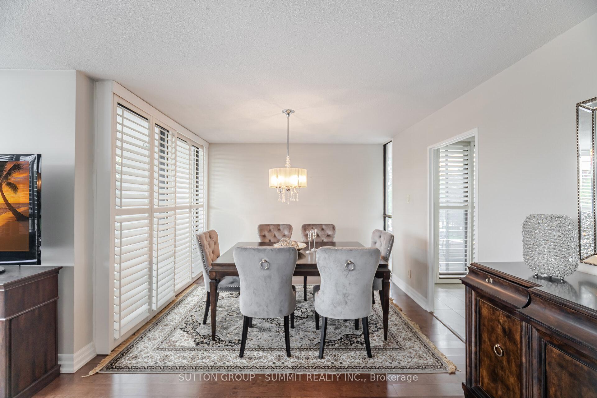 3 Bedrooms Condo at 1333 Bloor, Mississauga For sale