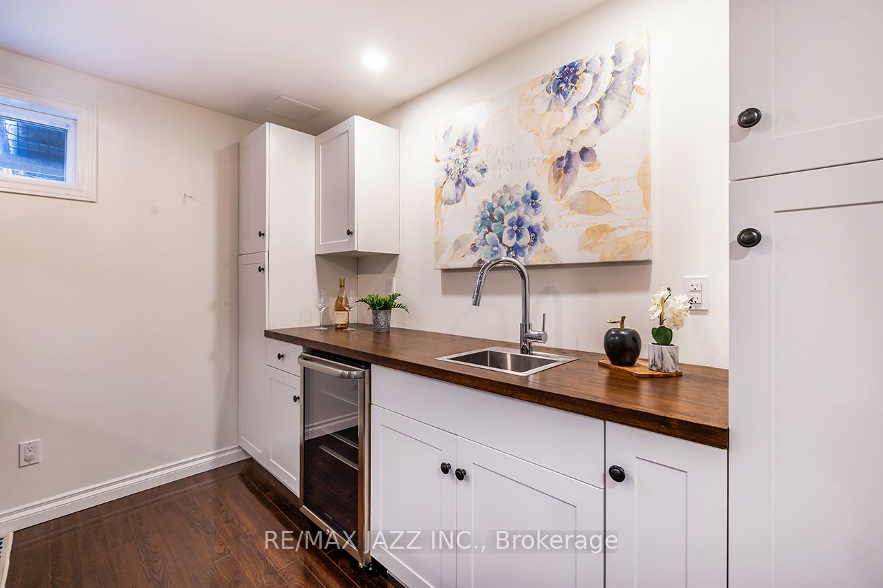 3 Rosewood Court