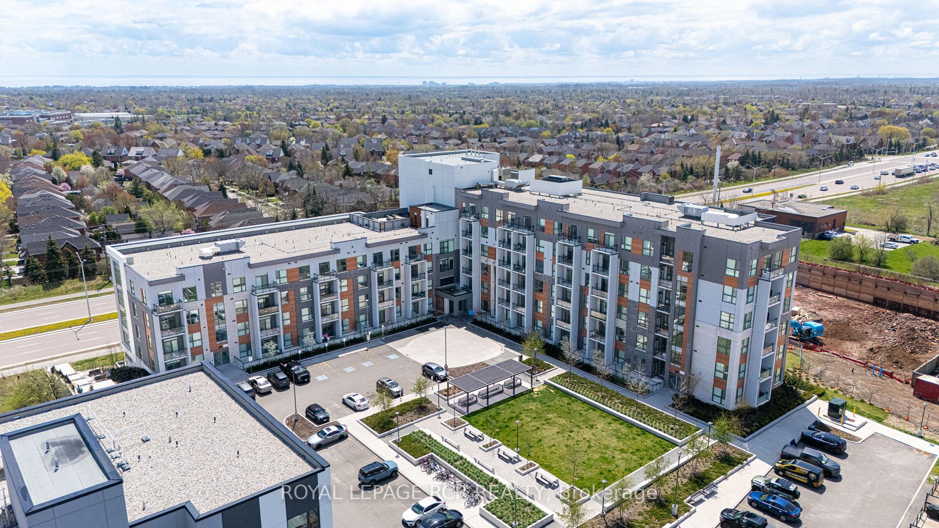 1 Bedroom Condo at 95 Dundas, Oakville For sale