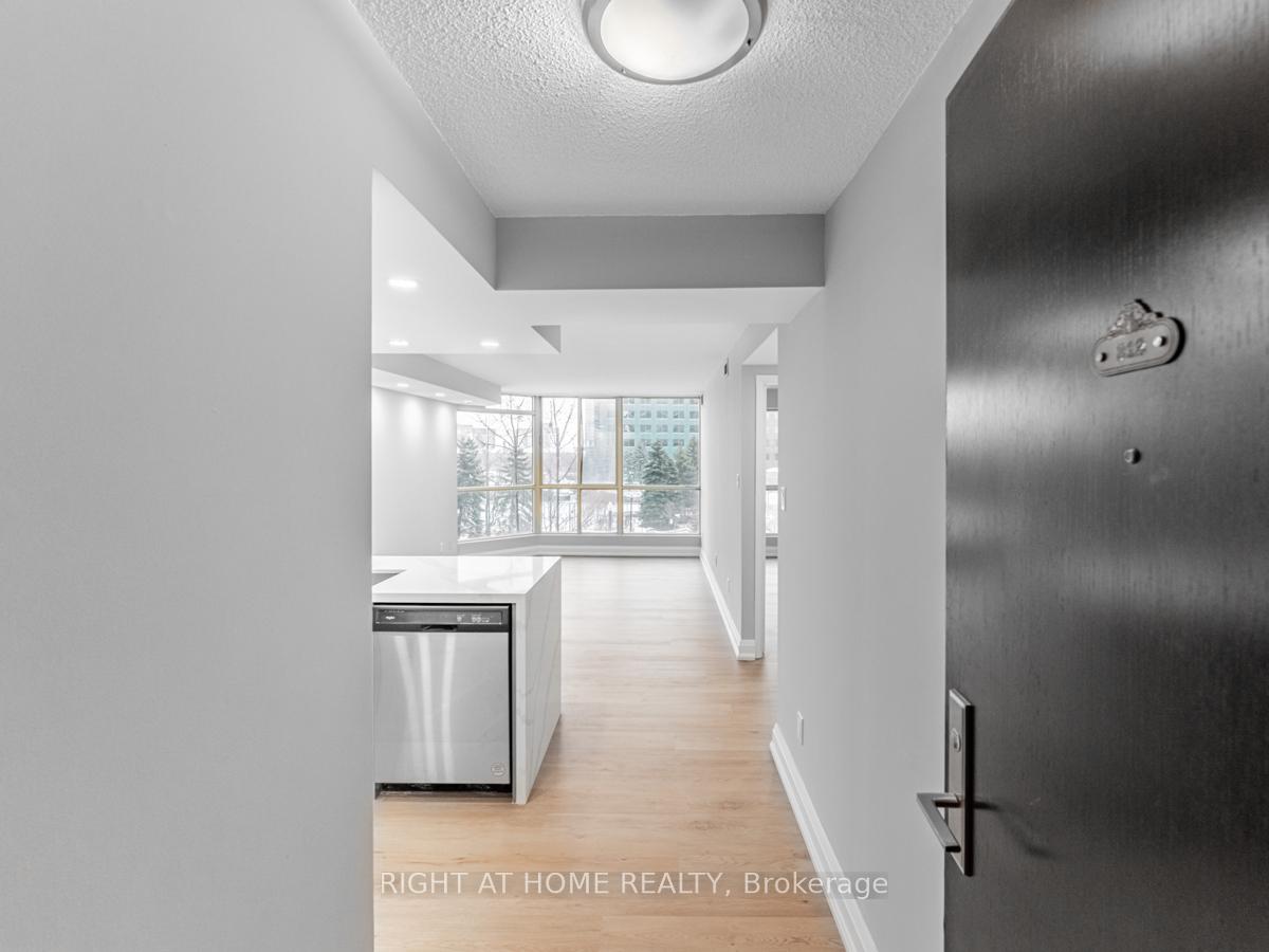 1 Bedroom Condo at 55 Kingsbridge Garden,  Mississauga For sale
