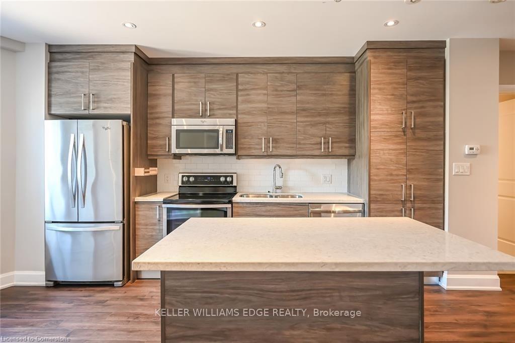2 Bedrooms Condo at 2 King,  Hamilton For sale
