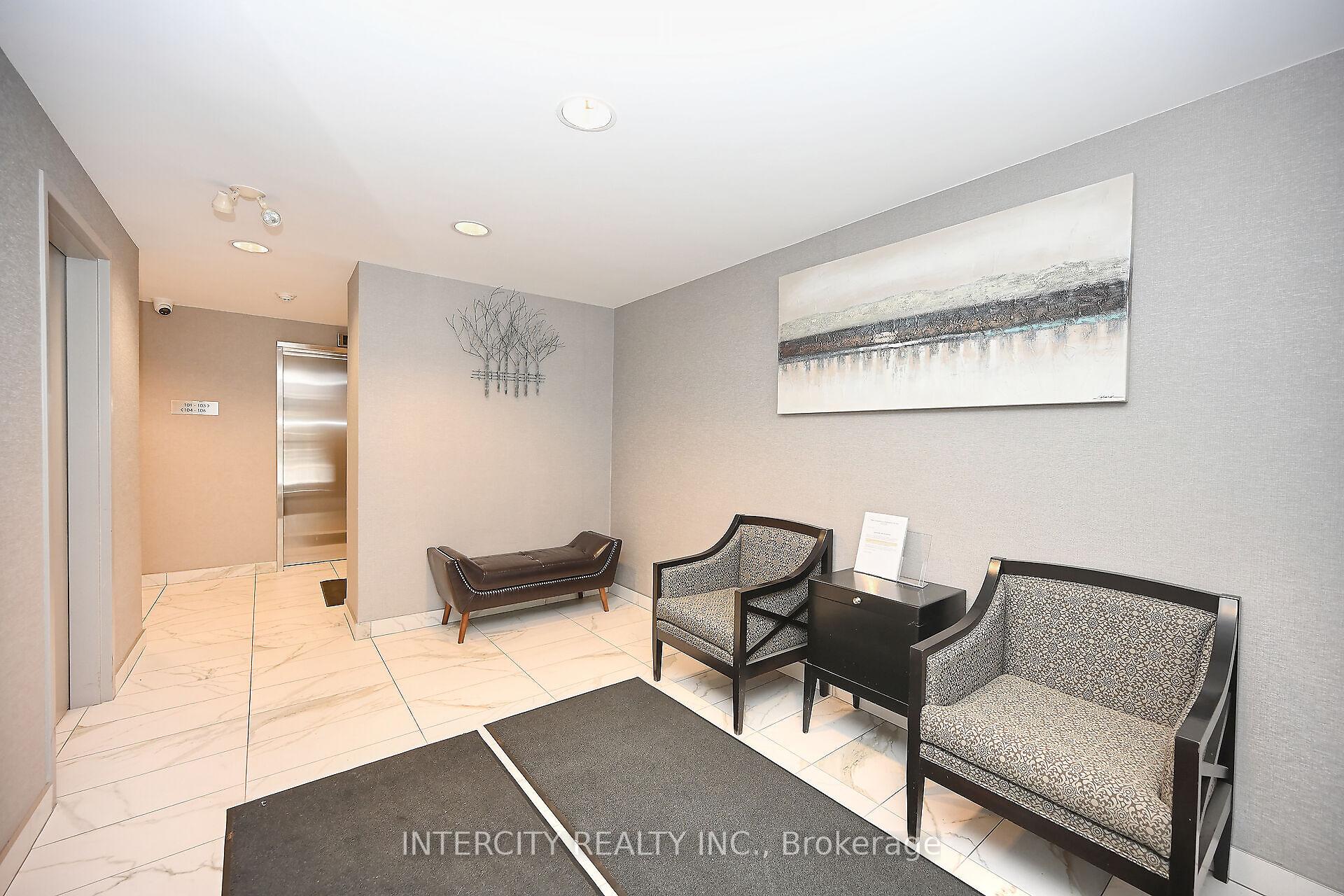 3 Bedrooms Condo at 32 Tannery, Mississauga For sale