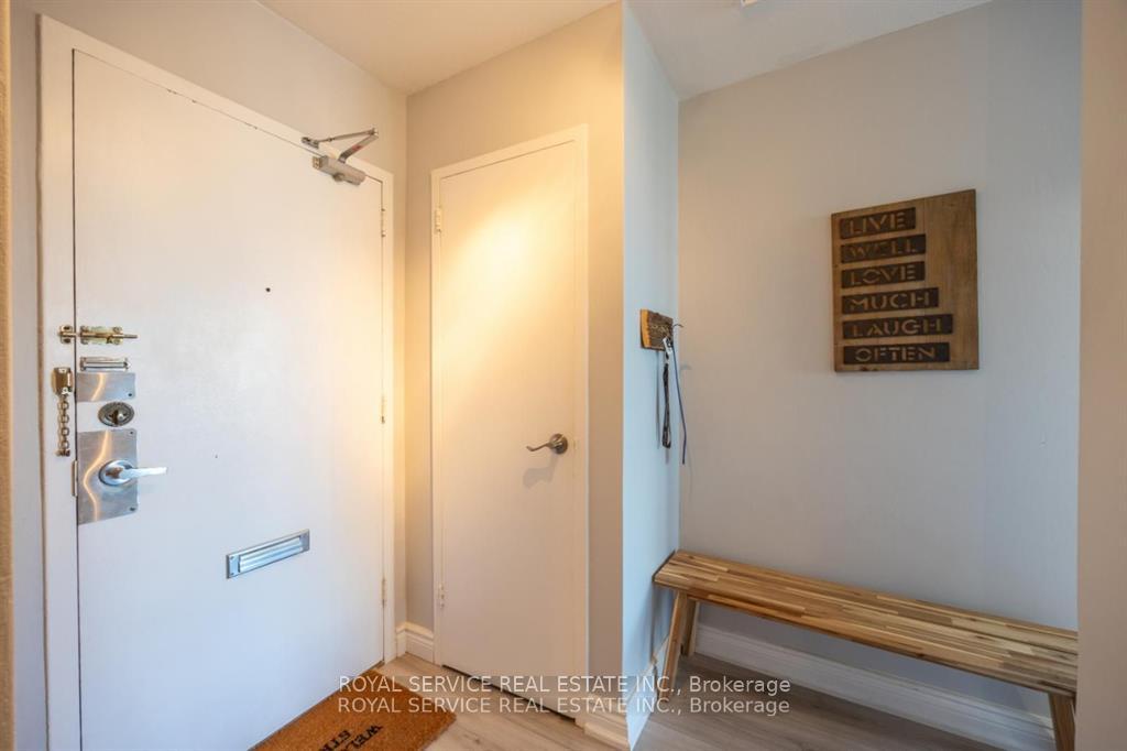 1 Bedroom Condo at 10 Parkway Forest,  Toronto For sale