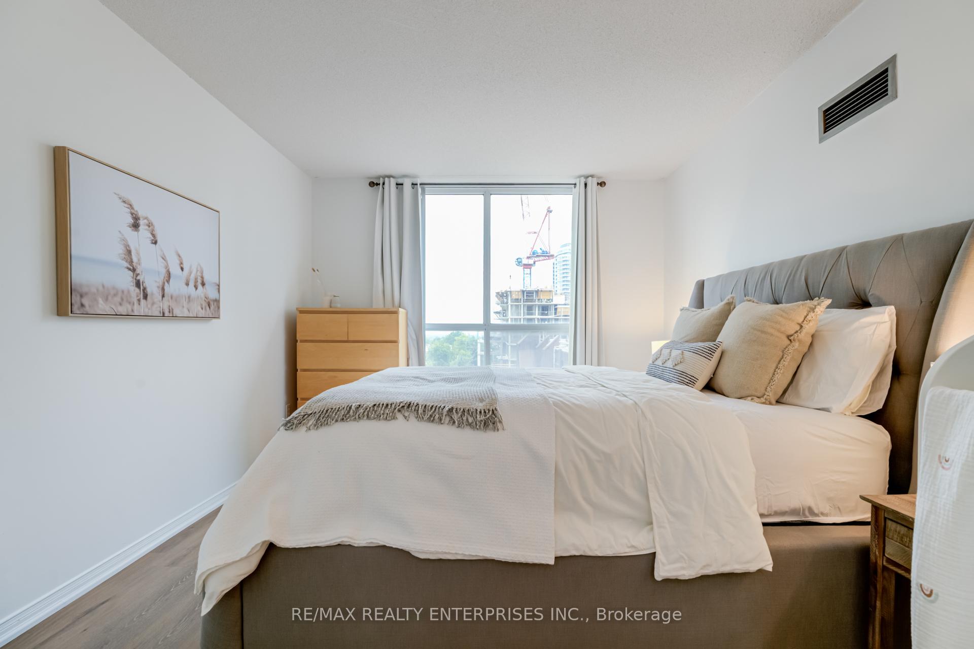 2 Bedrooms Condo at 29 Pemberton, Toronto For sale