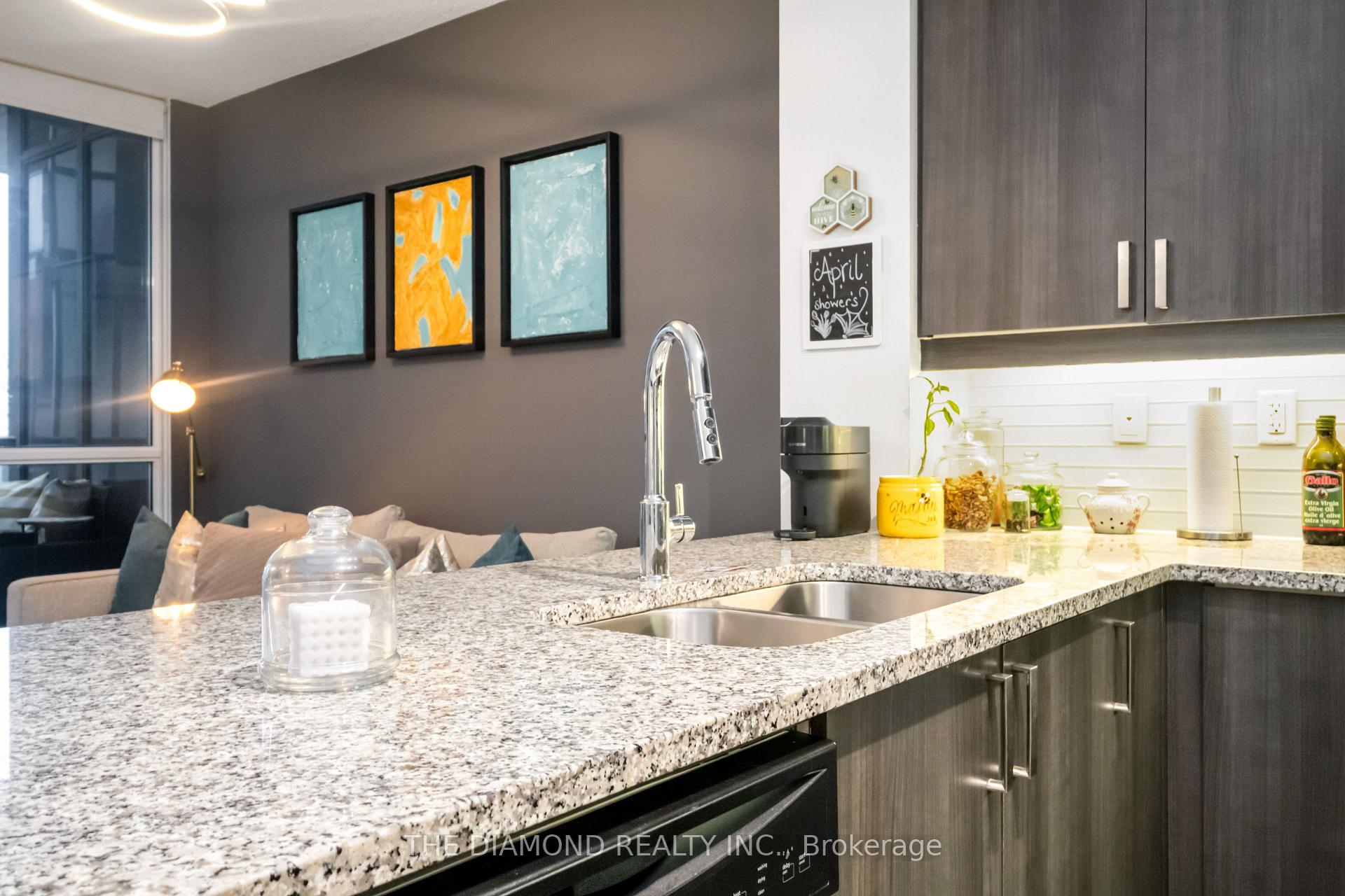2 Bedrooms Condo at 1185 The Queensway, Toronto For sale