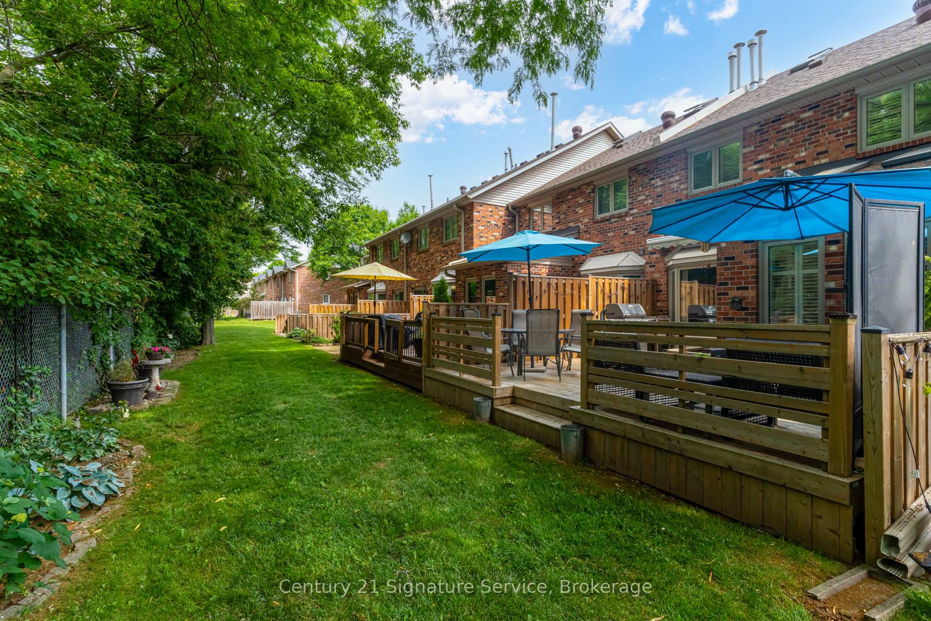 3 Bedrooms Condo at 2230 Walkers, Burlington For sale