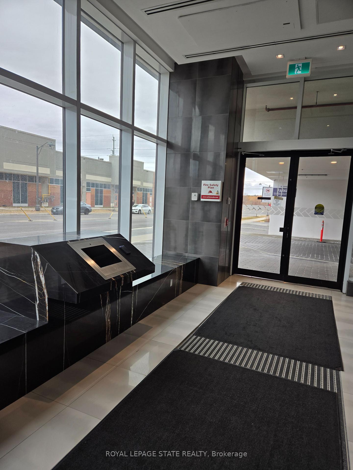 2 Bedrooms Condo at 2481 Taunton, Oakville For sale