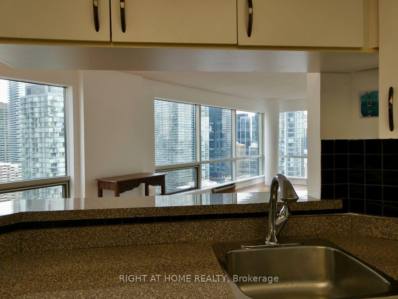 2 Bedrooms Condo at 1001 Bay, Toronto For sale