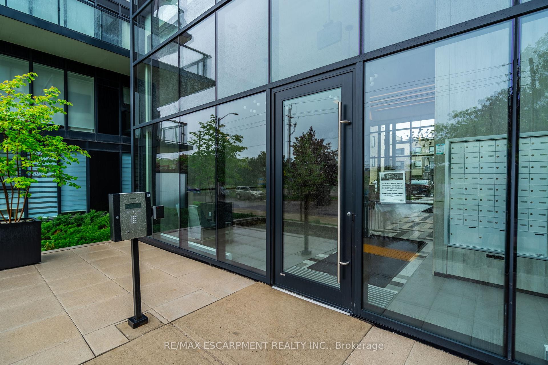 2 Bedrooms Condo at 1119 COOKE, Burlington For sale