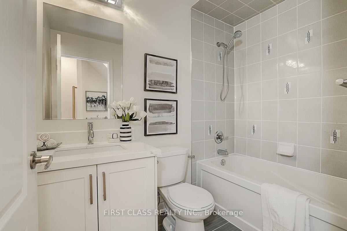 3 Bedrooms Condo at 17 Coneflower,  Toronto For sale