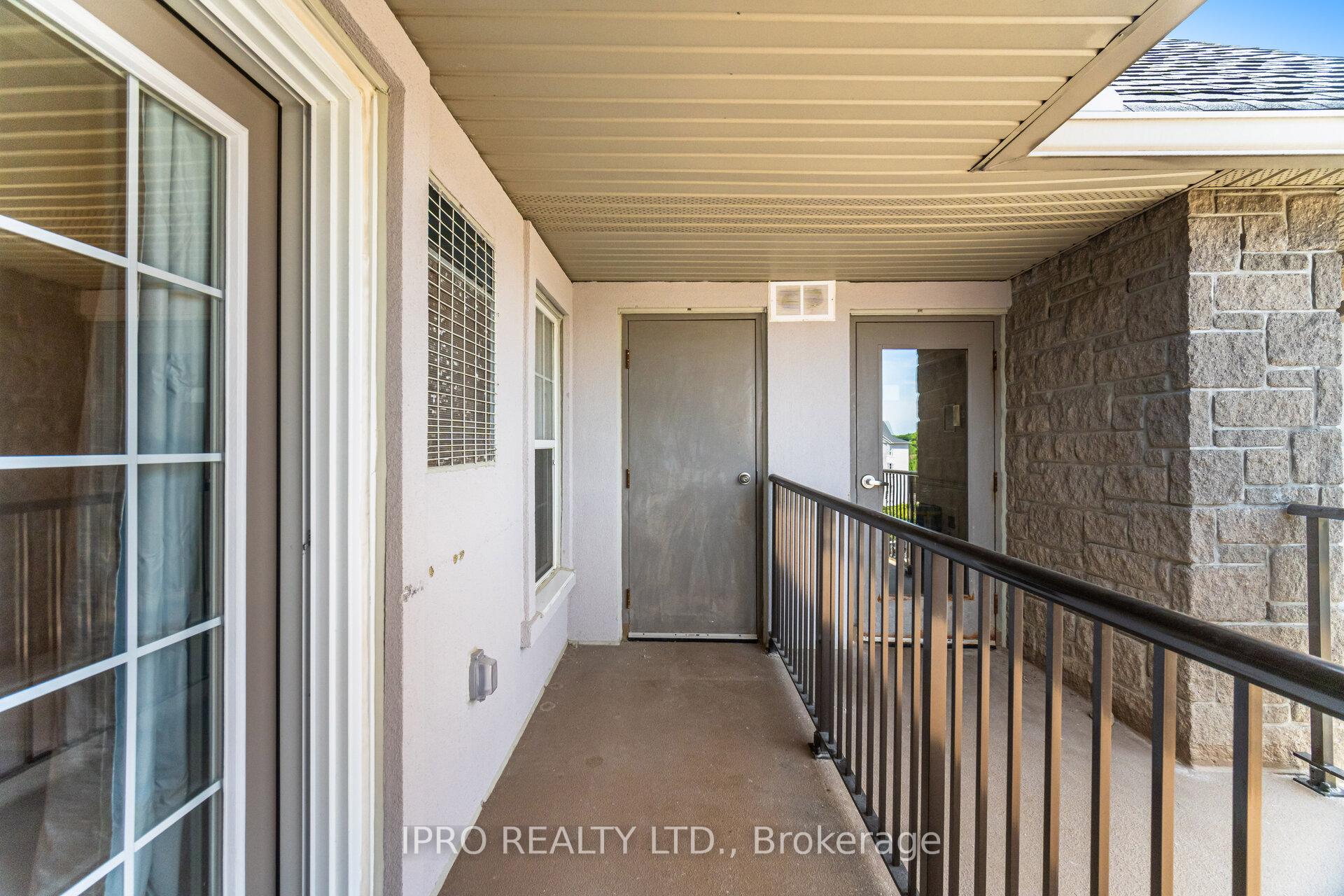 2 Bedrooms Condo at 1411 Walker’s, Burlington For sale