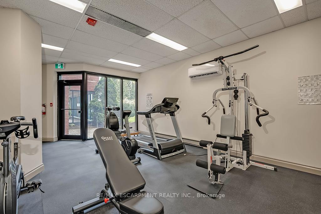 2 Bedrooms Condo at 2220 Lakeshore, Burlington For sale