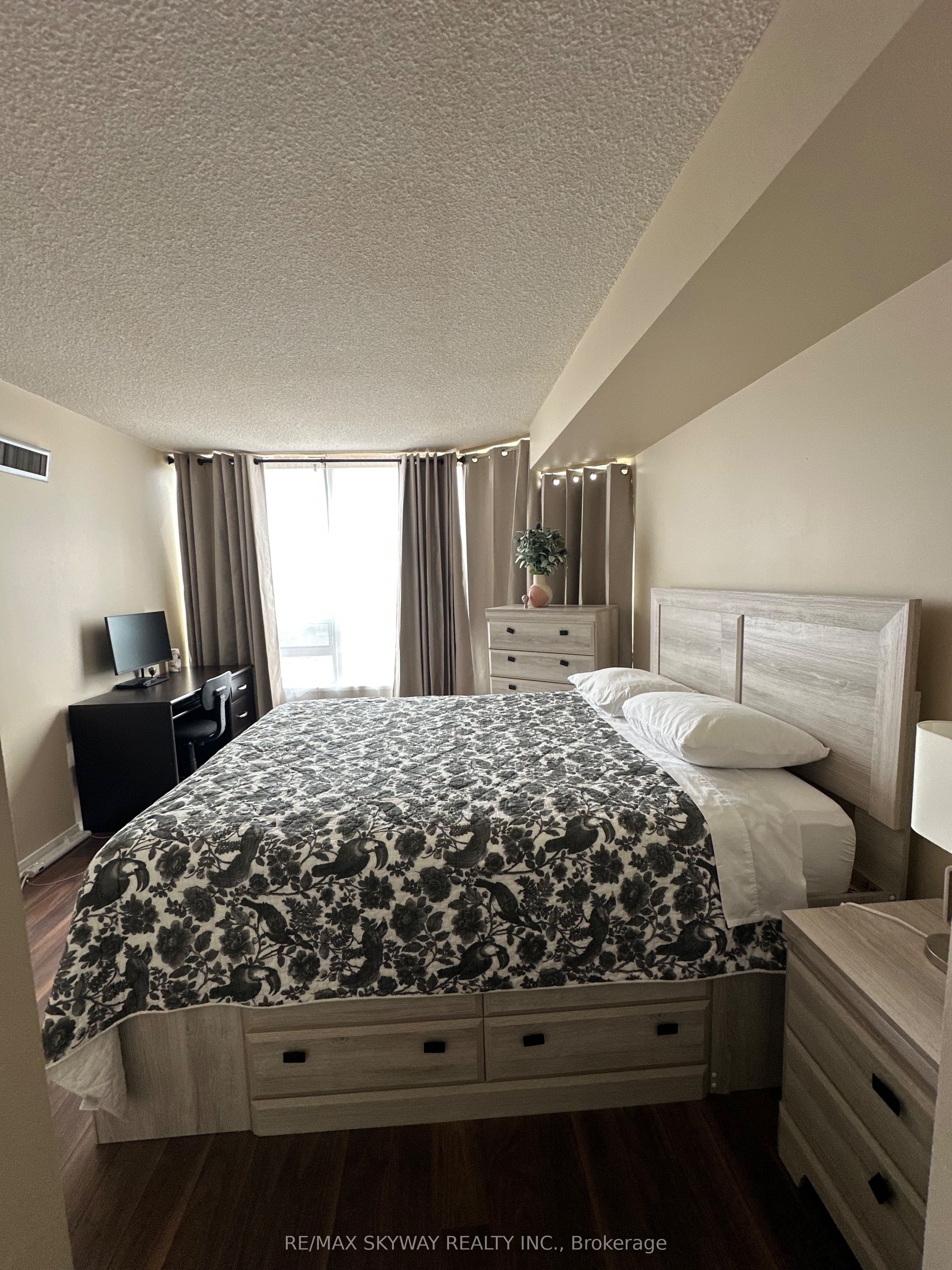 75 King Street E, #1104