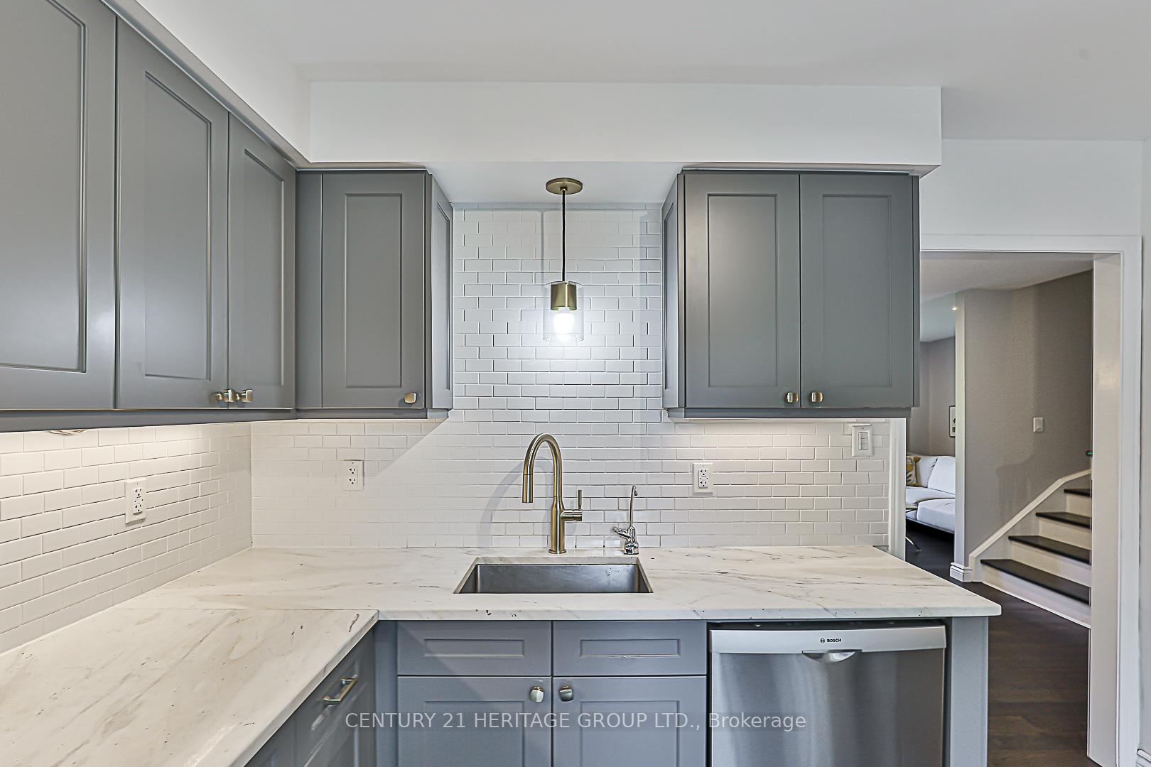 3 Bedrooms Condo at 4 Vale Carse,  Toronto For sale
