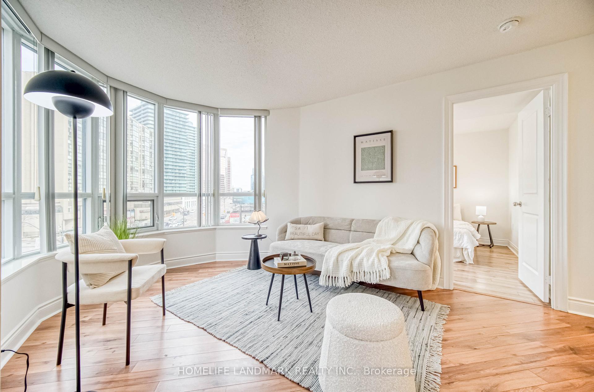 3 Bedrooms Condo at 500 Doris,  Toronto For sale